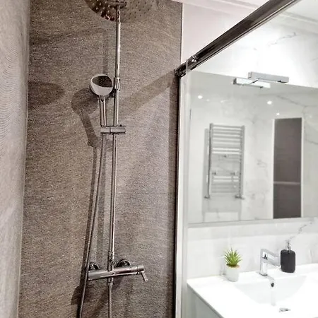 Appartamento Nuevo, Luminoso Y Céntrico. Parking Gratis *