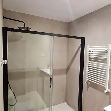 Nuevo, Luminoso Y Céntrico. Parking Gratis *